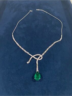 Luxury Emerald pendant necklace